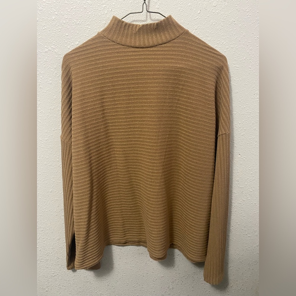 Gold turtleneck long sleeves